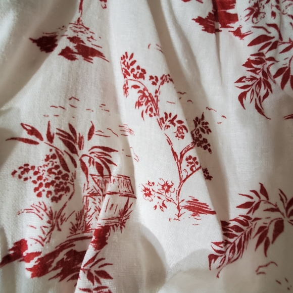 Red and White Scenic Jasmine Linen Blend Crop Top - Picture 6 of 8